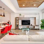 Condo With Amenities Sleeps 8 Roof Pool Gym
