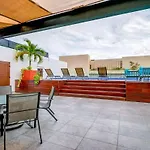 Condo With Amenities Sleeps 8 Roof Pool Gym