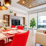 Condo With Amenities Sleeps 8 Roof Pool Gym