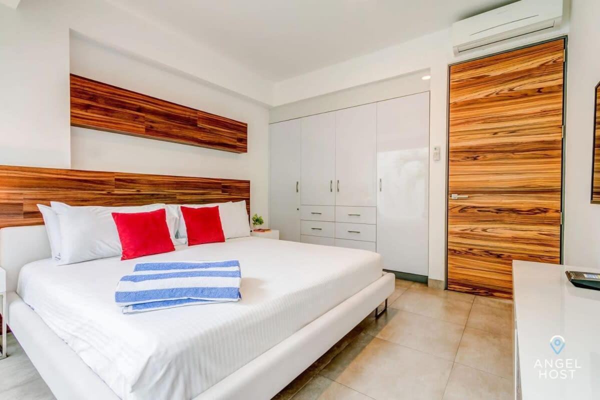 With Amenities Sleeps 8 Roof Pool Gym Сasa de vacaciones
