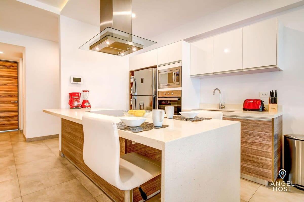 With Amenities Sleeps 8 Roof Pool Gym