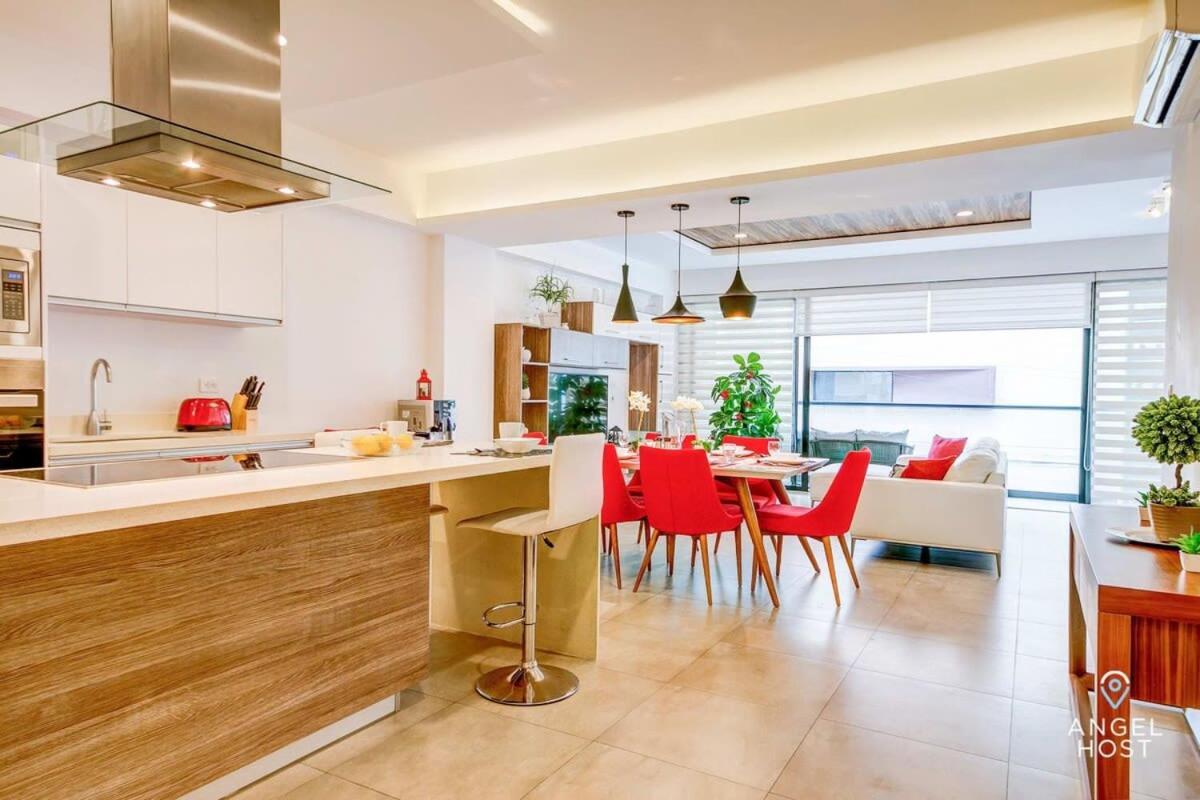 With Amenities Sleeps 8 Roof Pool Gym Сasa de vacaciones