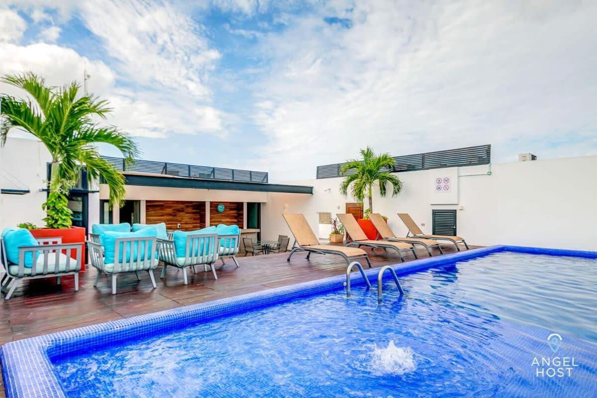 With Amenities Sleeps 8 Roof Pool Gym *