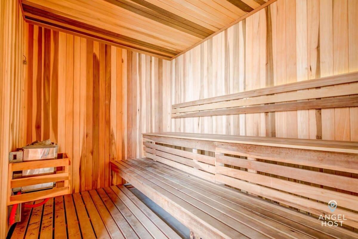 With Amenities Sleeps 8 Roof Pool Gym Сasa de vacaciones *